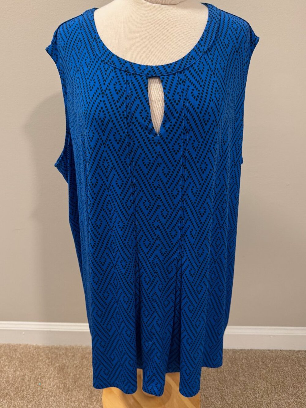 Womens Plus 2X 22W/24W AnyWear Catherines Royal Blue Keyhole Neck Sleeveless Top